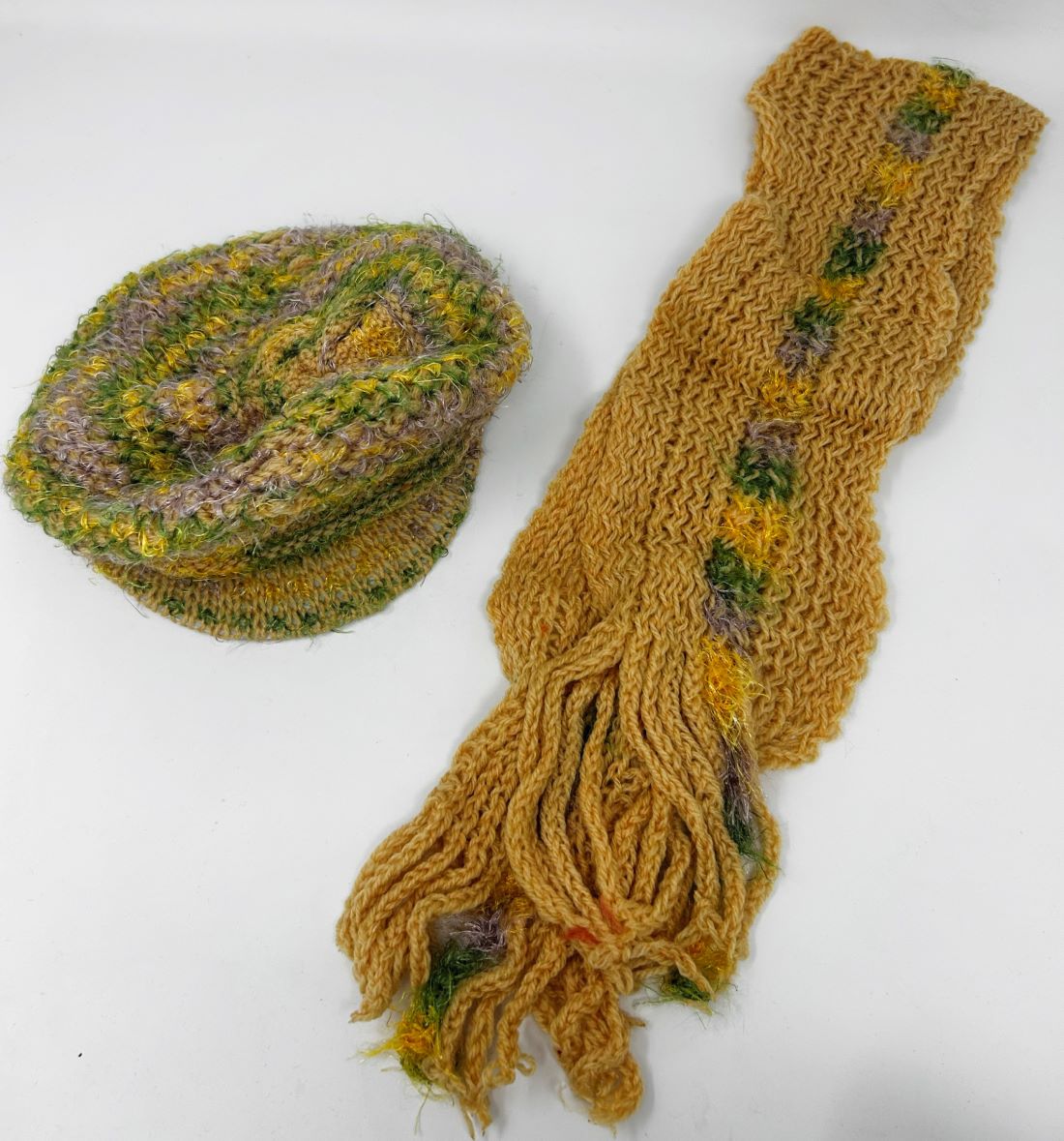 KNITTED HAT AND SCARF ASSORTED COLORS - Click Image to Close